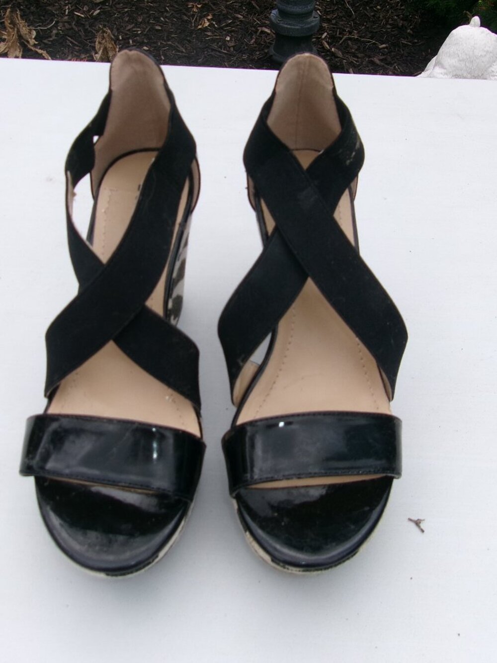 BCBG GENERATION BLACK WEDGE SANDALS 6